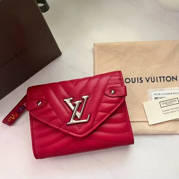 SOLD ❤️ Authentic Louis Vuitton New Wave Compact Wallet in Rouge - Picture 5 of 17